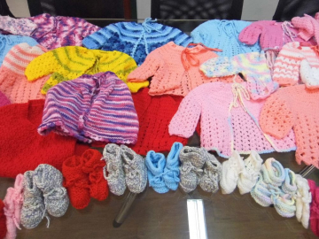 Lions Clube Camaquã faz doação de roupinhas de lã