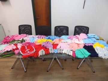 Lions Clube Camaquã faz doação de roupinhas de lã