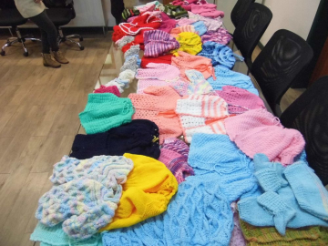 Lions Clube Camaquã faz doação de roupinhas de lã
